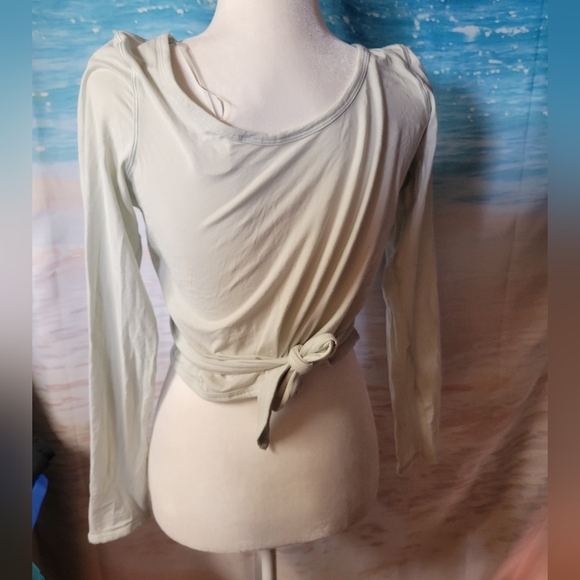 Lululemon NWOT It's A Tie Long Sleeve Mint Green Shirt Size 8 - Picture 2 of 4